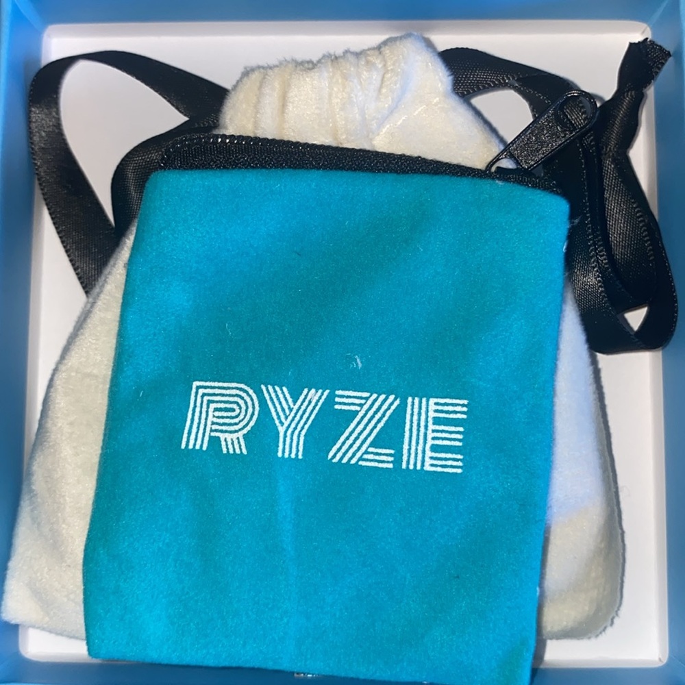 Ryze Party Consultant Staxx “Crystal” the sweet pea charm - Picture 6 of 6